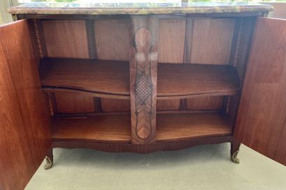 null BUFFET STYLE LOUIS XV with curved front in veneer and marquetry.

Opening by...