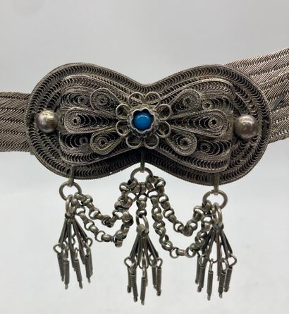 null OTTOMAN BELT IN SILVER 

Buckle in the form of a filigree knot holding three...