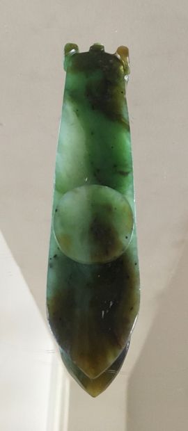 null CHINE 

Boucle de ceinture en jade épinard sculpté d'un chien de Fo 

L : 12...