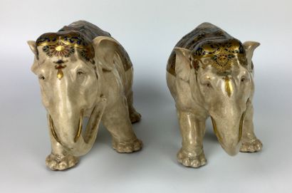 null JAPAN

Two elephants in Satsuma porcelain with enamelled decoration of foliage...