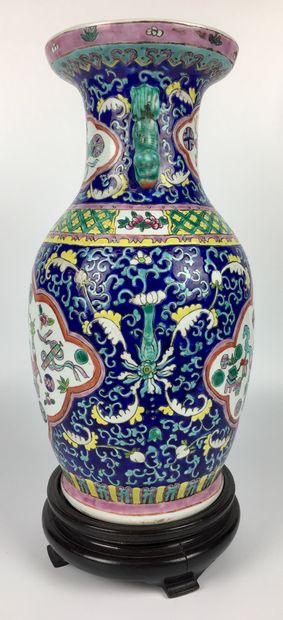 null CHINA

Polychrome porcelain baluster vase with enamelled decoration of medallions...