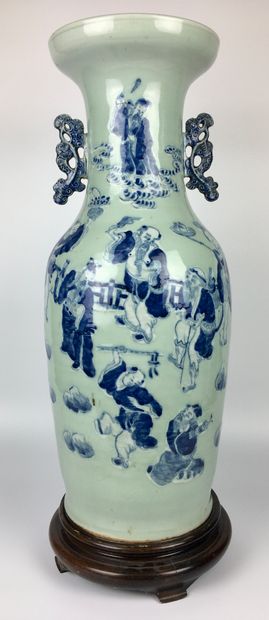 CHINE 
Grand vase balustre en porcelaine...