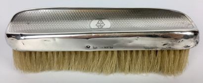 null SET in silver including : 

- four clothes brushes (one of them with a crown)

-...