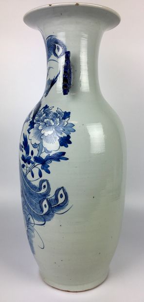 null CHINE

Grand vase balustre en porcelaine bleu et blanc à décor d'un paon dans...