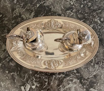 null PAIR OF BURETTES resting on a silver plate decorated with Love, bunches of grapes,...