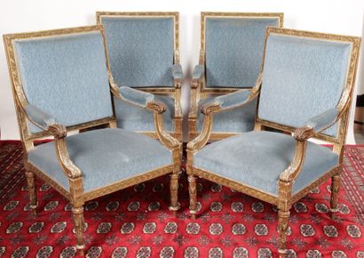 null MOBILIER DE SALON DE STYLE LOUIS XVI. Il est composé d’un canapé et quatre fauteuils...