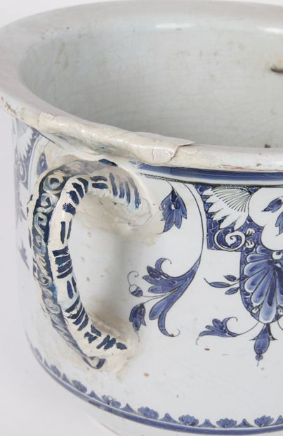 null ROUEN, large pot with handles in blue-white earthenware decorated with lambrequins...