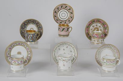 null PORCELAINE DE PARIS.

Lot de six tasses litron et leur sous-tasse en porcelaine.

-	Une...