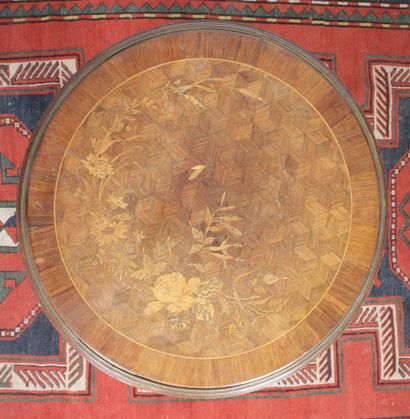 null SMALL GUERIDON TABLE in the Louis XVI style, veneered and marquetry of cube...