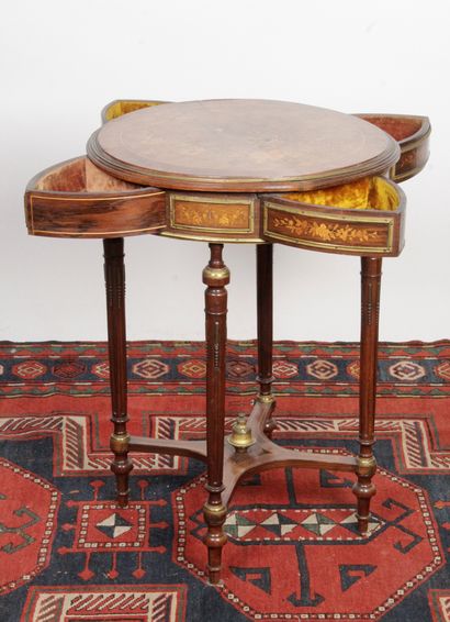 null SMALL GUERIDON TABLE in the Louis XVI style, veneered and marquetry of cube...
