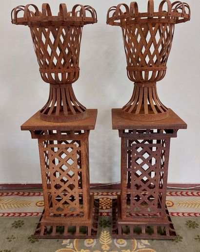 null TWO WROUGHT IRON VASES ON COLUMN 

XXth century

Height : 135 cm ; Width : 40...