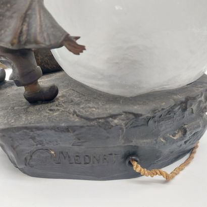 null MEDNAT

Lamp in regular with decoration of two children. 

Signed

H : 21 c...