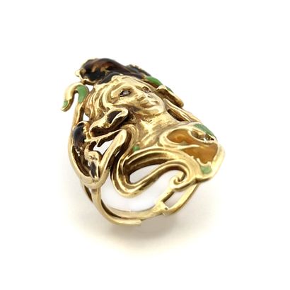 null RING 

in the art nouveau style composed of a woman (holding two 8/8 diamonds...