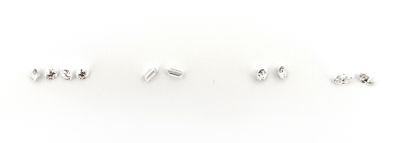 null ENSEMBLE DE DIAMANTS 

- 2 ronds taille brillant (0.18 carat environ).

- 2...