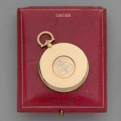 null CARTIER

Circa: 1910.

Pocket watch "guillotine" in yellow gold 750/1000, art...
