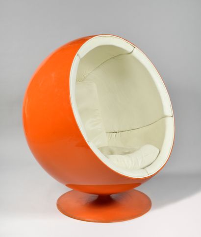null EERO AARNIO (Né en 1932)

Modèle « Ball Chair », créé en 1963

Fauteuil globulaire...