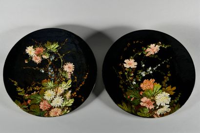 null EDOUARD GILLES (1868-1895)

Deux grands plats décoratifs circulaires sur talon...