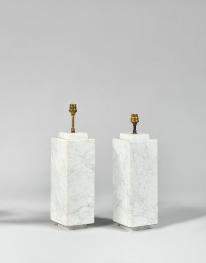 null TRAVAIL DES ANNES 1960

Paire de pieds de lampes en marbre blanc veiné gris...