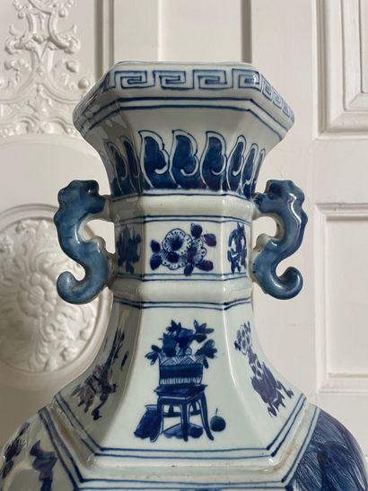 null CHINA

Blue and white porcelain baluster vase, the body with cut sides decorated...