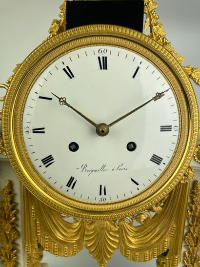 null 
Important PORTICAL HANGER in white marble, chased and gilded bronze, the dial...
