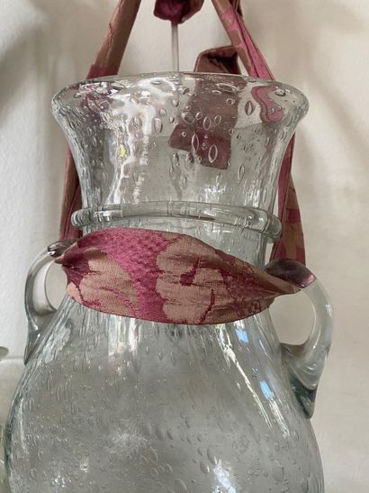 null BIOT

Paire de vases pique-fleurs en verre soufflé

Vers 1950

H: 25cm