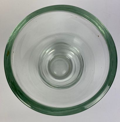 null André THURET (1898-1965)

Vase en verre transparent.

Gravé sous la base

Haut...