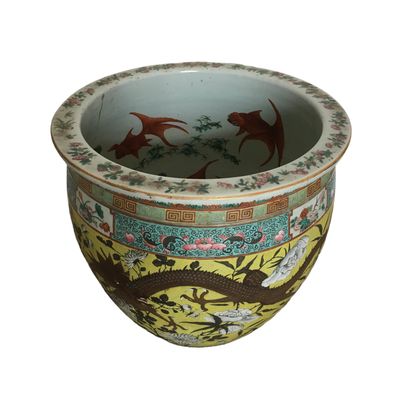 null CHINA

Large polychrome porcelain basin with enamelled decoration of flowers...