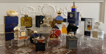 null Ensemble de FLACONS de PARFUMS de marques diverses telles que Chanel, Cartier,...