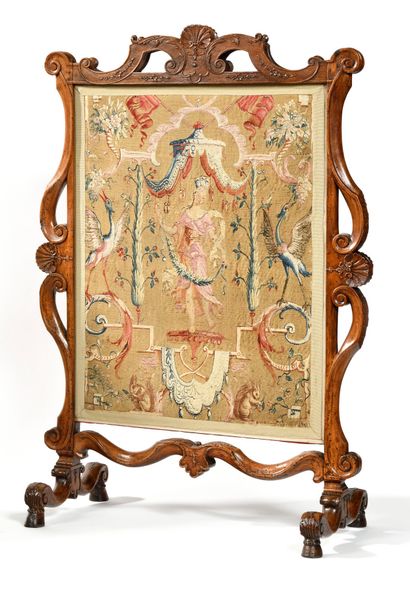 null FIRE SCREEN 

in walnut molded and finely carved with shells, acanthus leaves,...