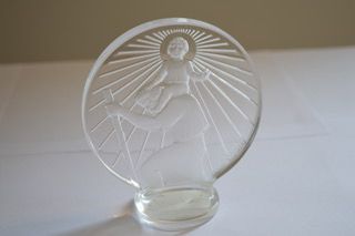 Rene? LALIQUE (1860-1945) "Saint Christophe"

Mascotte, verre blanc moulé pressé,...