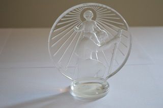 Rene? LALIQUE (1860-1945) "Saint Christophe"

Mascotte, verre blanc moulé pressé,...