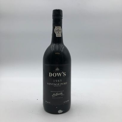 null 1 bouteille PORTO DOW'S 1985 Vintage Port 

(E. f) (Cave A)