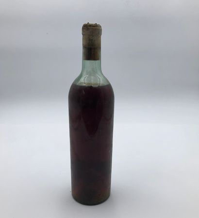 null 1 bouteille SAUTERNES 1945 

(N. me, Ss E, millésime lissible sur le bouchon)...