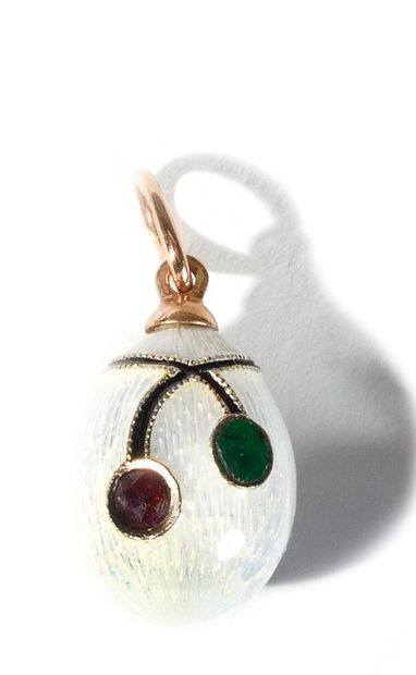 null PENDANT in the shape of an egg

Gold, white guilloche enamel, ruby and emerald

Marked...
