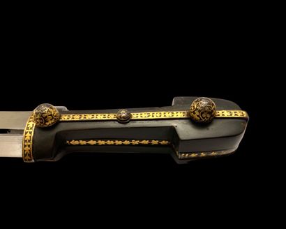 null CAUCASIAN KINDJAL 

With its original sheath richly decorated with gold plating....