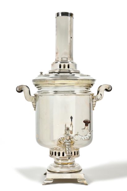 null SAMOVAR

Manufacture A.Morozov, Toula

Russie, XIXe siècle

Métal, 58 cm. B.E.



САМОВАР

Фабрика...