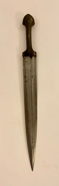 null CAUCASIAN KINDJAL 

Without its scabbard 

Steel, wood

49,5 cm. Russia, Caucasus,...