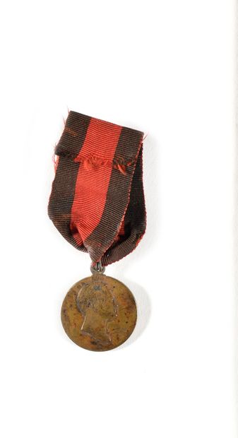 null Médaille avec un profil d’Alexandre I, souvenir de la guerre de 1812. 

Bronze...