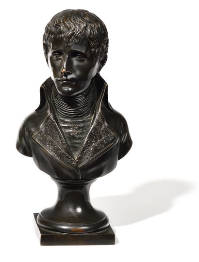null BOIZOT, D’APRES. 

« Bonaparte Ier Consul » 

Buste en bronze patiné sur piédouche...