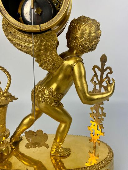 null PENDULE DE BACCHUS, 

modèle à la lanterne magique de 

DEVERBERIE. XIXe siècle....