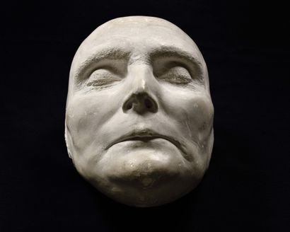 null 
MASQUE MORTUAIRE, MODELE DIT « RUSI » 


En plâtre, marqué au dos au crayon...