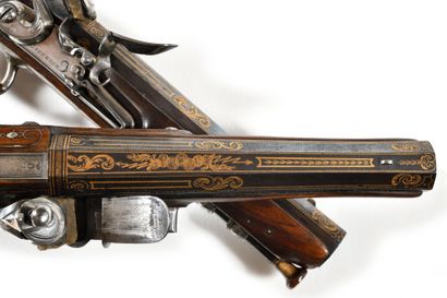 null FINE AND BEAUTIFUL PAIR OF FLINTLOCK PISTOLS, OF OFFICER.

The barrels are blued...