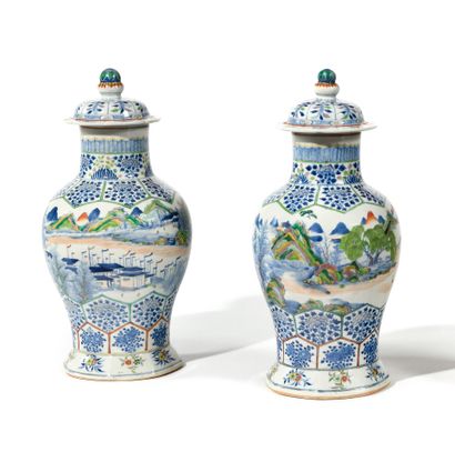 CHINA, 20TH CENTURY 
Pair of covered baluster...