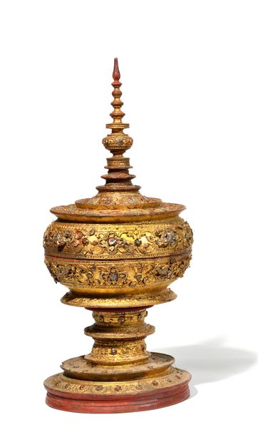 OFFERING CUP IN GOLD LACQUERED WOOD,
decorated...