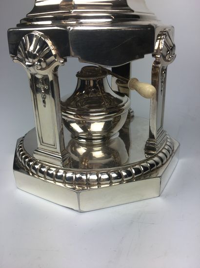 null GALLIA pour CHRISTOFLE
SAMOVAR ou FONTAINE A THÉ en métal argenté de forme balustre...