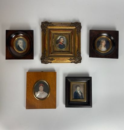 null ECOLE FRANCAISE début XIXème siècle
Portraits en buste
Cinq miniatures encadrées
Diam:...