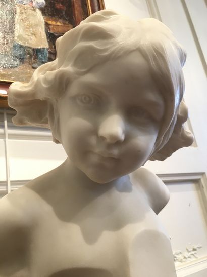 null Antonio FRILLI (ITA/ C.1860-1902) 
Enfant en buste 
Marbre blanc
Signé et situé...