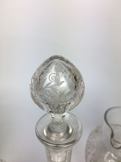 null BACCARAT Vers 1930
Service de verres en cristal modèle Golfe Juan orné de rinceaux...
