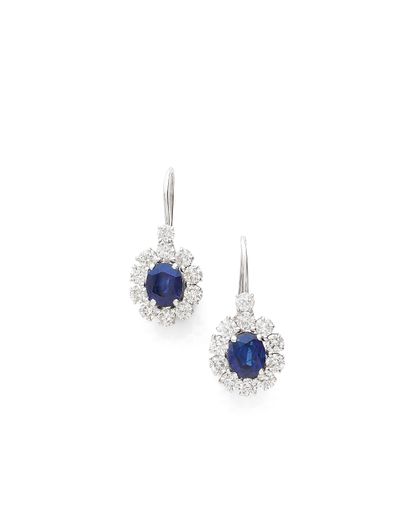null PAIR OF EARRINGS

decorated with a flower design with a sapphire in the center...