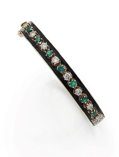 null BRACELET 

decorated with a line of brilliant-cut diamonds alternating with...